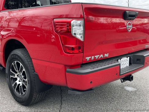 Used 2024 Nissan Titan SV w/ SV Convenience Package image 12