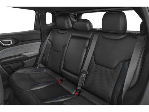Used 2024 Jeep Compass Latitude AWD/4WD image 27