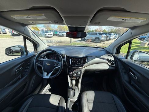 Used 2020 Chevrolet Trax LT w/ LT Convenience Package image 27