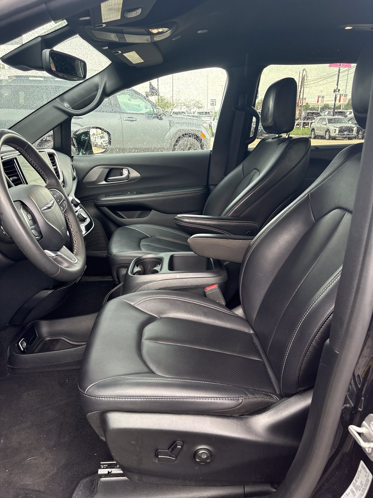 Used 2025 Chrysler Pacifica Select FWD image 18