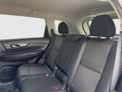 Used 2017 Nissan Rogue SV w/ SV Premium Package image 38