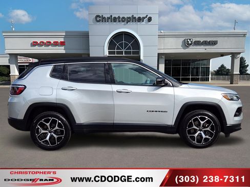 Used 2025 Jeep Compass Limited AWD/4WD image 2