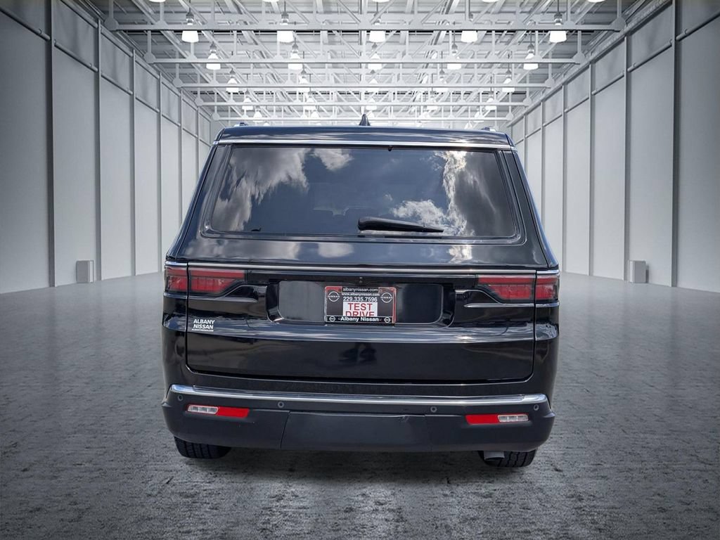 Used 2024 Jeep Wagoneer L Series III w/ Flexible Seating Group AWD/4WD image 9