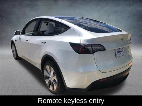 Used 2022 Tesla Model Y Long Range AWD/4WD image 9