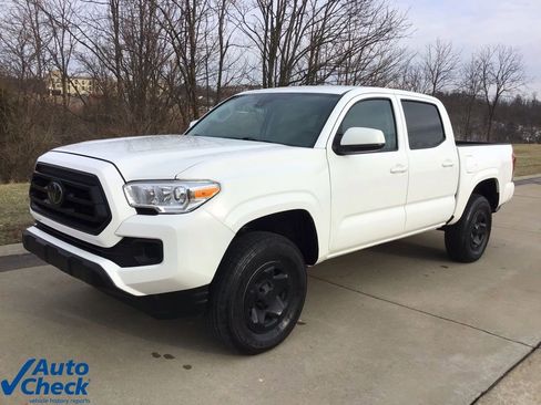 Used 2023 Toyota Tacoma SR image 3
