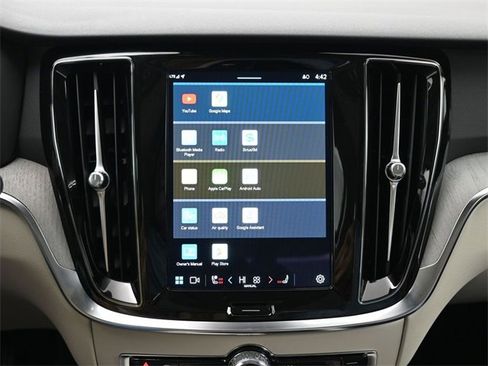 Used 2025 Volvo S60 B5 Plus image 18