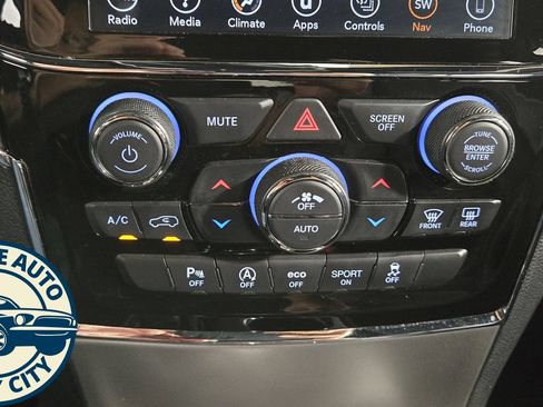 Used 2019 Jeep Grand Cherokee Limited AWD/4WD image 16