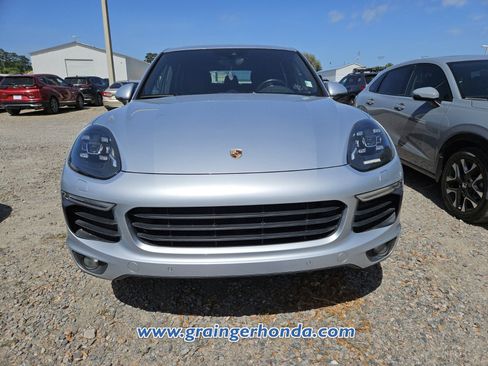 Used 2018 Porsche Cayenne Platinum Edition image 3