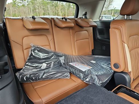 New 2026 Nissan Pathfinder Platinum image 14