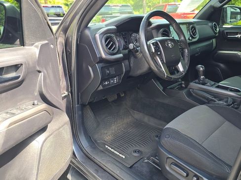 Used 2021 Toyota Tacoma TRD Off-Road image 4