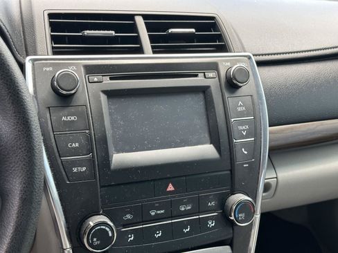 Used 2016 Toyota Camry LE FWD image 11