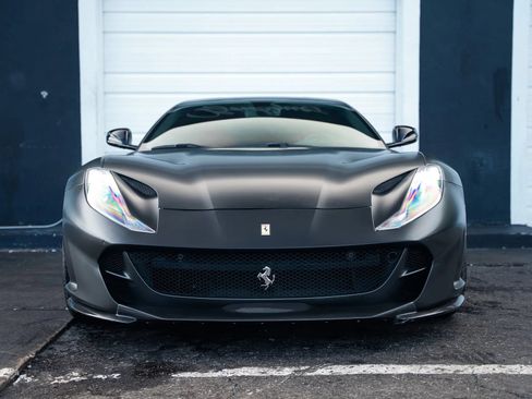 Used 2019 Ferrari 812 Superfast RWD image 2