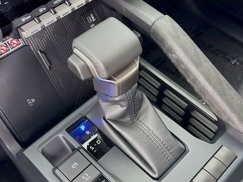 Certified 2025 Toyota Tacoma SR5 AWD/4WD image 16