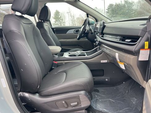 New 2026 Kia Carnival EX image 15