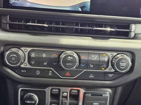 New 2026 Jeep Gladiator Sport AWD/4WD image 13