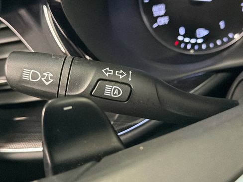 Used 2023 Buick Envision Essence image 41