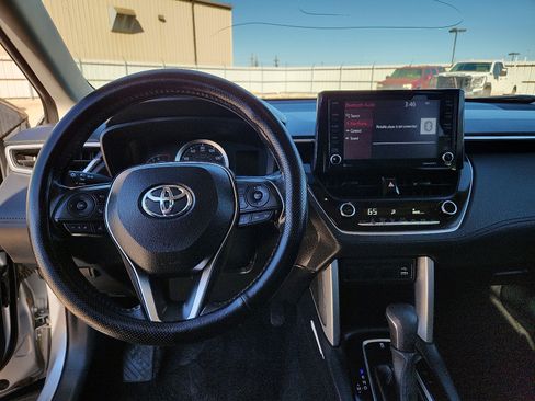Used 2022 Toyota Corolla Cross LE image 11