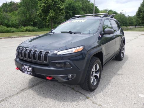 Used 2017 Jeep Cherokee Trailhawk w/ Comfort/Convenience Group AWD/4WD image 1