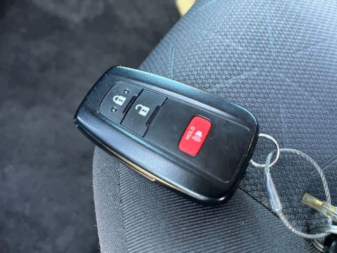 Used 2025 Toyota RAV4 XLE image 23