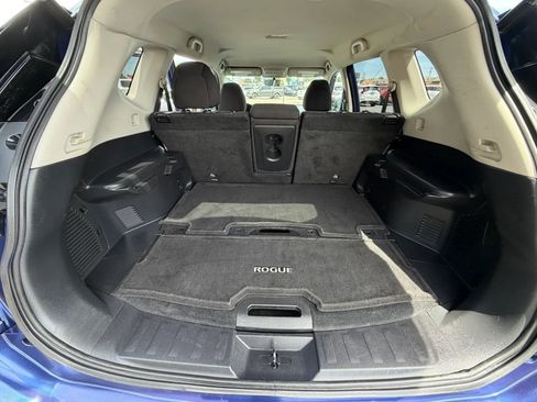 Used 2018 Nissan Rogue SV AWD/4WD image 19
