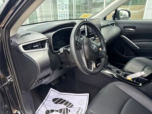 Used 2025 Toyota Corolla Cross XLE FWD image 14