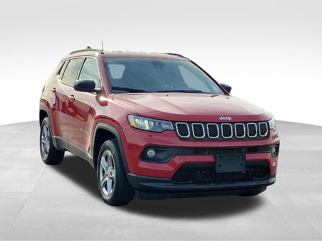 Used 2024 Jeep Compass Latitude AWD/4WD image 1