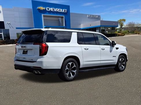 Used 2025 GMC Yukon XL AT4 AWD/4WD image 26