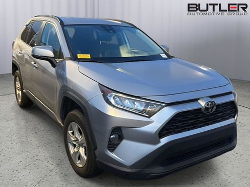 Used 2021 Toyota RAV4 XLE FWD image 5