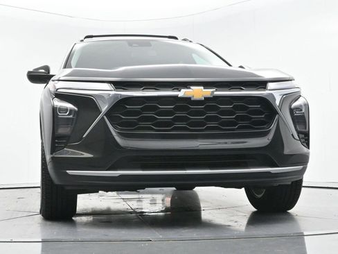 Used 2024 Chevrolet Trax LT w/ Sunroof Package FWD image 44