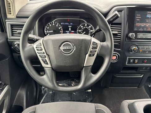 Used 2023 Nissan Titan SV image 14