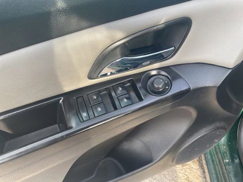 Used 2014 Chevrolet Cruze LS image 24