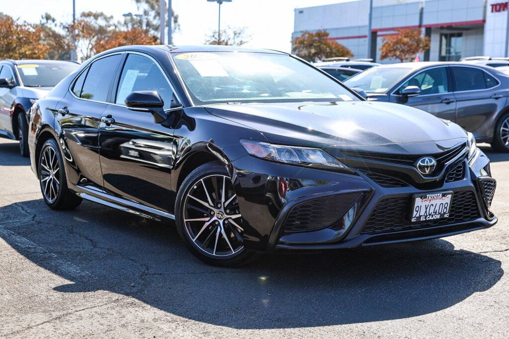 Certified 2024 Toyota Camry SE FWD image 1