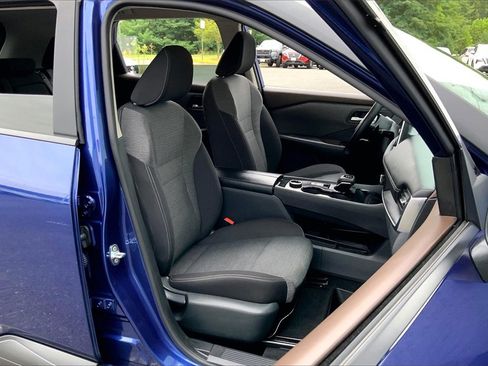 Certified 2023 Nissan Rogue SV image 6