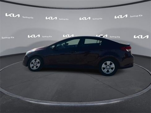 Used 2017 Kia Forte LX image 11