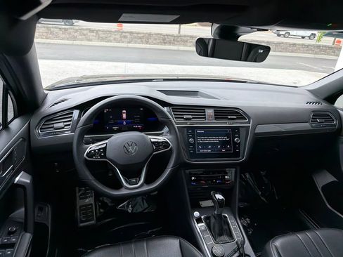 Certified 2022 Volkswagen Tiguan SE R-Line AWD/4WD image 15