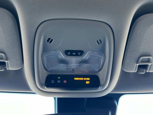 Certified 2025 Chevrolet TrailBlazer LT w/ Convenience Package image 38