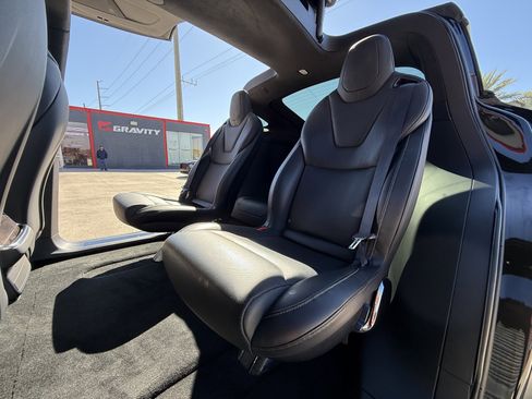 Used 2022 Tesla Model X Plaid image 11