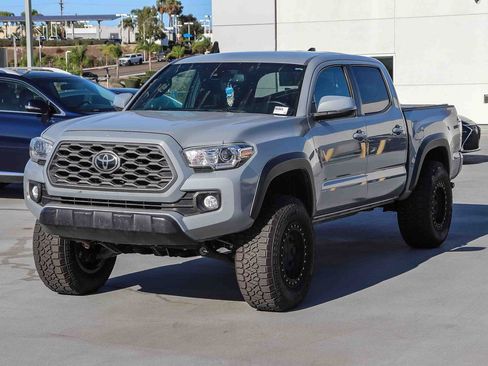 Used 2021 Toyota Tacoma TRD Off-Road w/ Technology Package AWD/4WD image 3