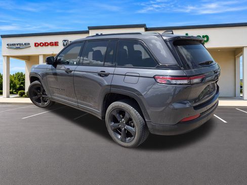 Used 2024 Jeep Grand Cherokee Altitude RWD image 8