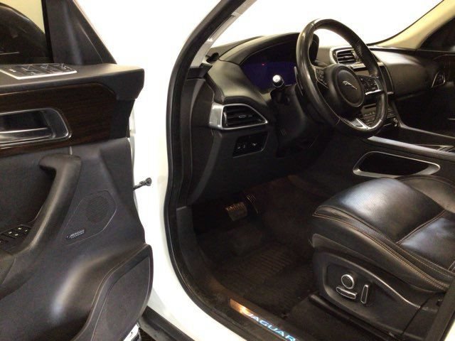 Used 2020 Jaguar F-PACE Prestige AWD/4WD image 27