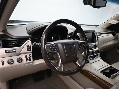 Used 2019 GMC Yukon XL Denali w/ Denali Ultimate Package AWD/4WD image 14