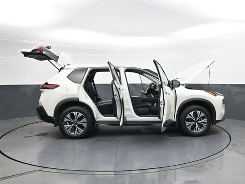 Used 2022 Nissan Rogue SV image 41