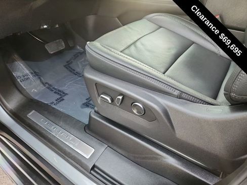 Used 2025 GMC Yukon XL Denali image 18