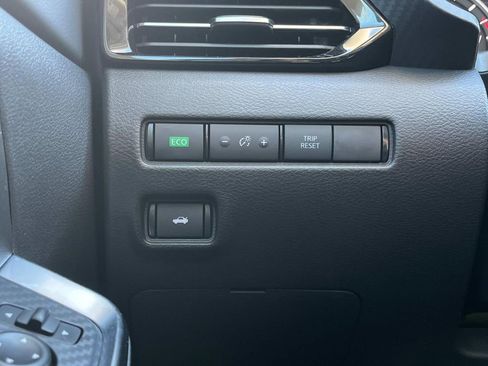 Certified 2025 Nissan Sentra SR w/ SR Premium Package image 41