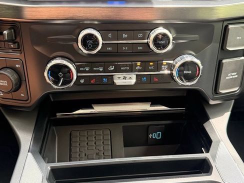 Used 2024 Ford F250 Lariat w/ Black Appearance Package AWD/4WD image 24
