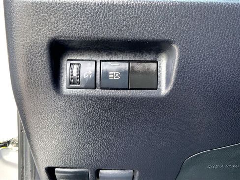 Used 2024 Toyota RAV4 XLE FWD image 33