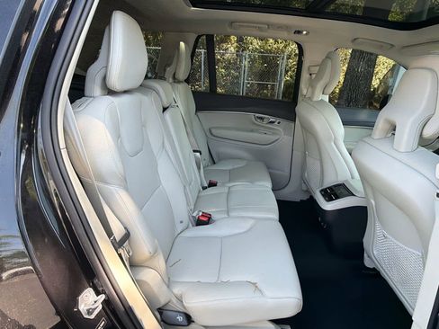 Used 2020 Volvo XC90 T5 Momentum image 21