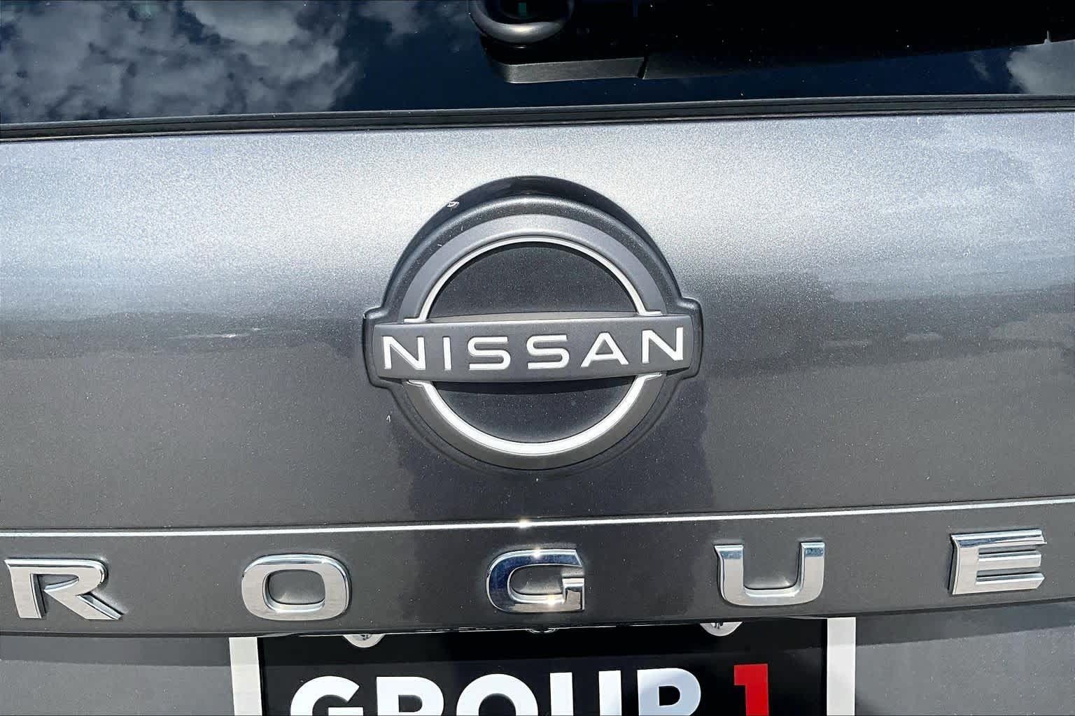 Used 2023 Nissan Rogue SV w/ SV Premium B Package FWD image 31