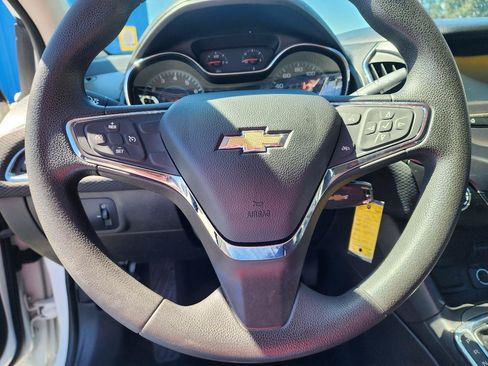 Used 2017 Chevrolet Cruze LT FWD image 16
