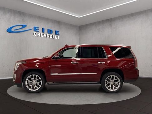Used 2020 Cadillac Escalade Premium Luxury AWD/4WD image 12